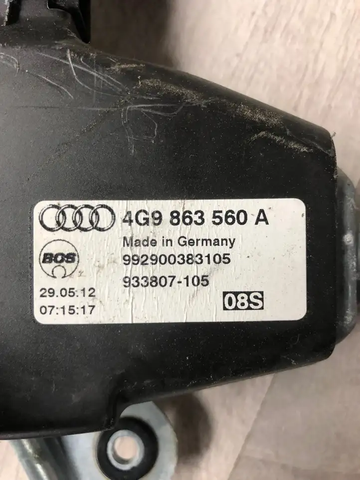 Audi A6 C7 (2011 - 2014) 4G9863560A Механизм шторки багажника — фото 2