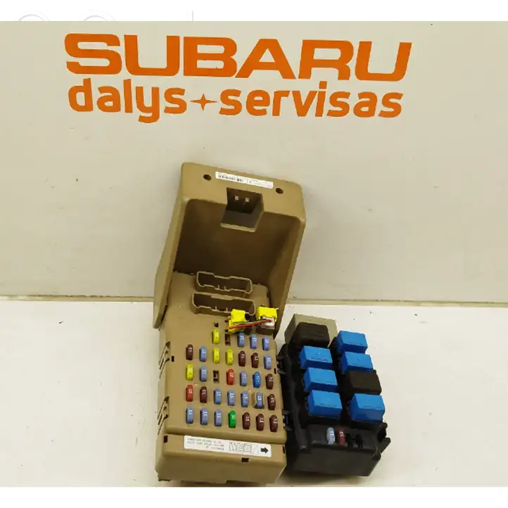 Subaru Legacy (2003 - 2009)  82201AG02C Блок предохранителей