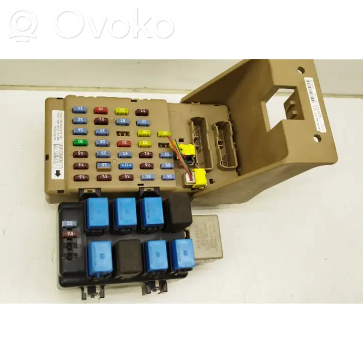 Subaru Legacy (2003 - 2009)  82201AG02C Блок предохранителей