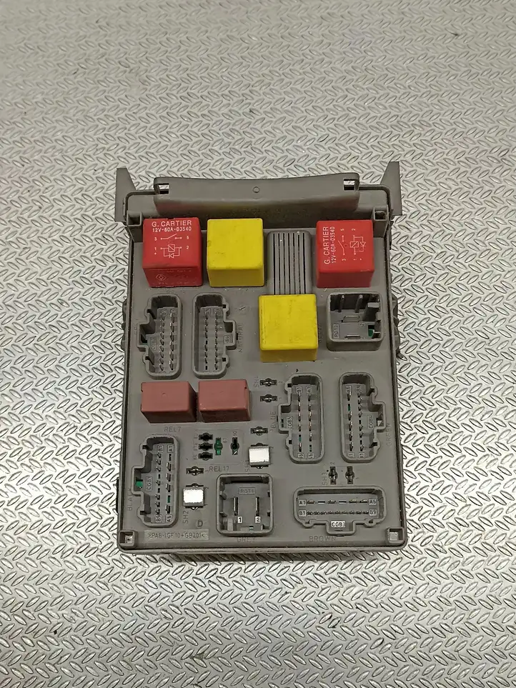 Renault Espace - Grand espace IV (2004 - 2014) 8200283817 Блок предохранителей — фото 3