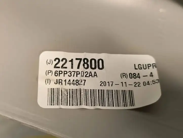 Chrysler Pacifica (2016 - ) 6PP37PD2AA Комплект обшивки крышки багажника — фото 9