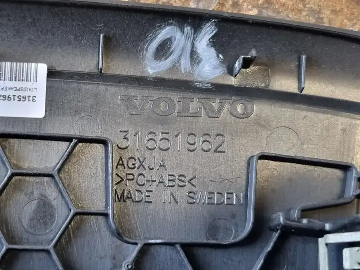 Volvo XC60 (2017 - ) 31651962 Накладка центрального динамика — фото 4