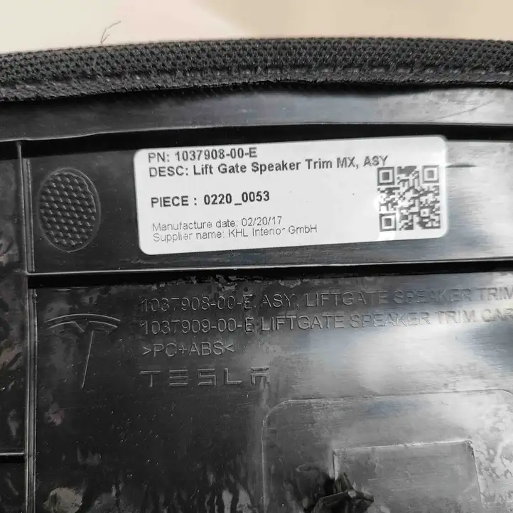 Tesla Model X (2015 - 2021) 103790800E Накладка центрального динамика — фото 7