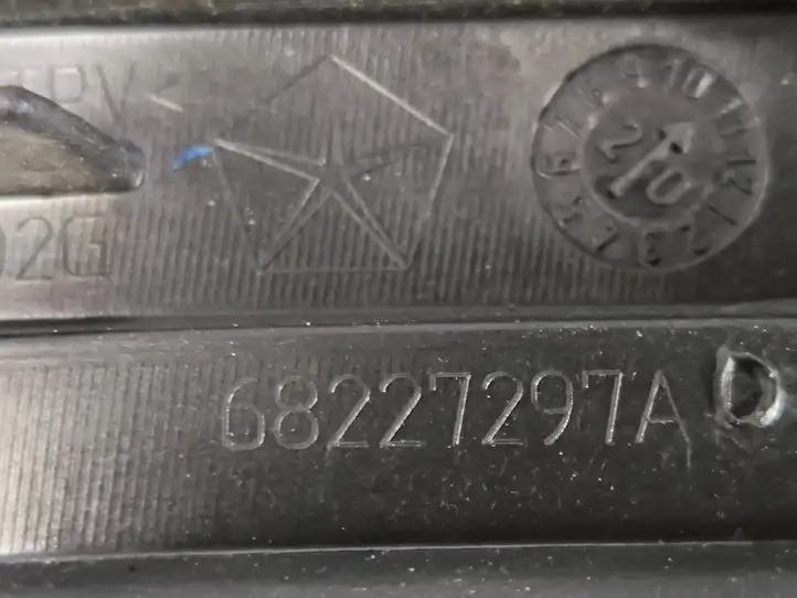 Chrysler Pacifica (2016 - ) 68227297A Облицовка заднего бокового стекла — фото 6