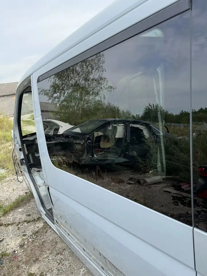 Mercedes-Benz Sprinter W906 (2006 - 2018) Боковое стекло в середине кузова — фото 2