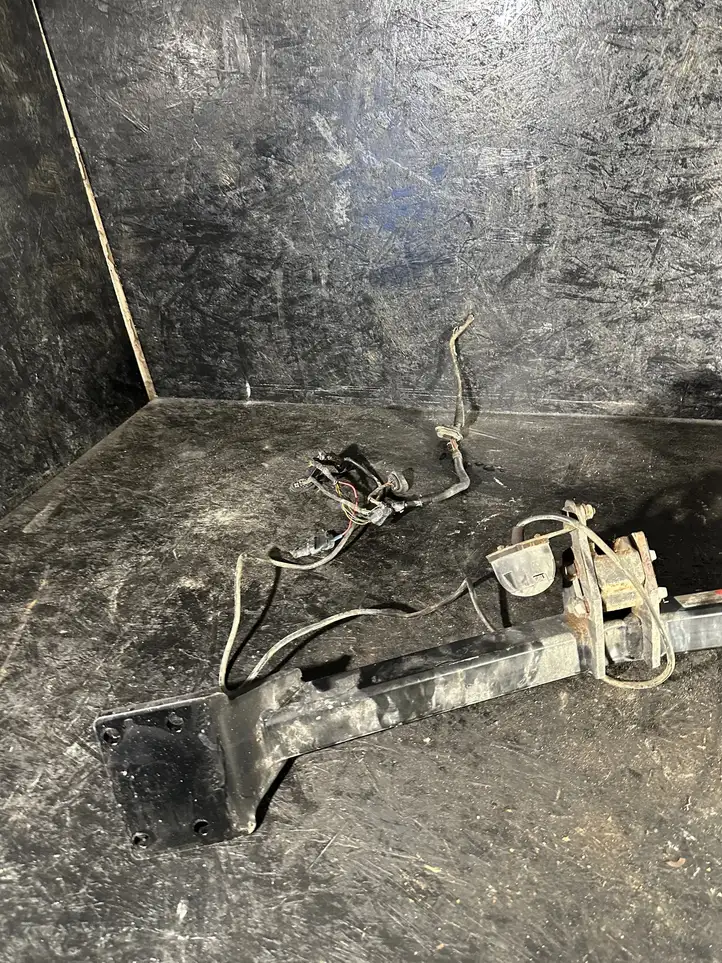 Audi Q7 (2005 - 2009)  E11004960 Аксессуары для крепления фаркопа – Дополнительные крепления фаркопа