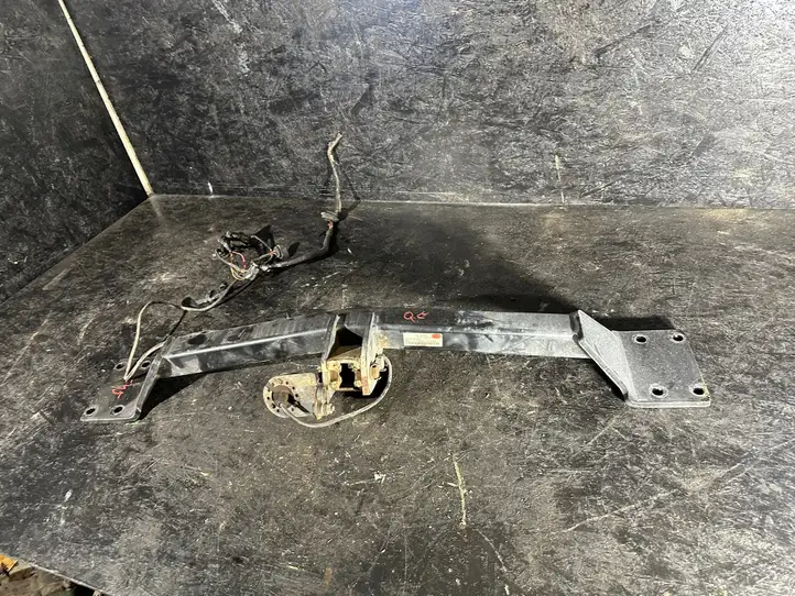 Audi Q7 (2005 - 2009)  E11004960 Аксессуары для крепления фаркопа – Дополнительные крепления фаркопа