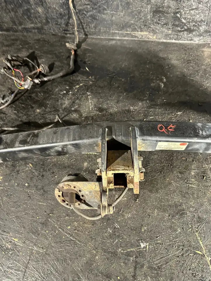 Audi Q7 (2005 - 2009)  E11004960 Аксессуары для крепления фаркопа – Дополнительные крепления фаркопа