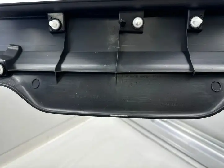 Tesla Model Y (2019 - 2024) 1622262 Комплект обшивки крышки багажника — фото 12