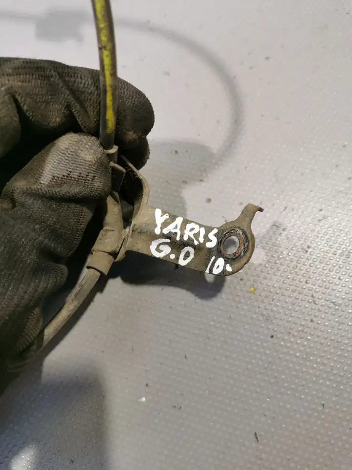 Toyota Yaris (2009 - 2012) Проводка заднего датчика ABS — фото 4