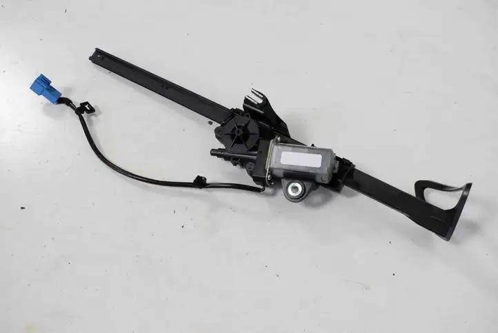 Mercedes-Benz C W205 (2014 - 2021) A2058600457 Электродвигатель регулировки ремня безопасности — фото 1