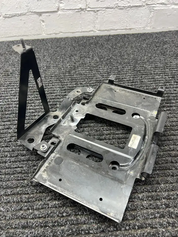 Mercedes-Benz C AMG W205 (2014 - ) A1906209401 Держатель аккумулятора — фото 3