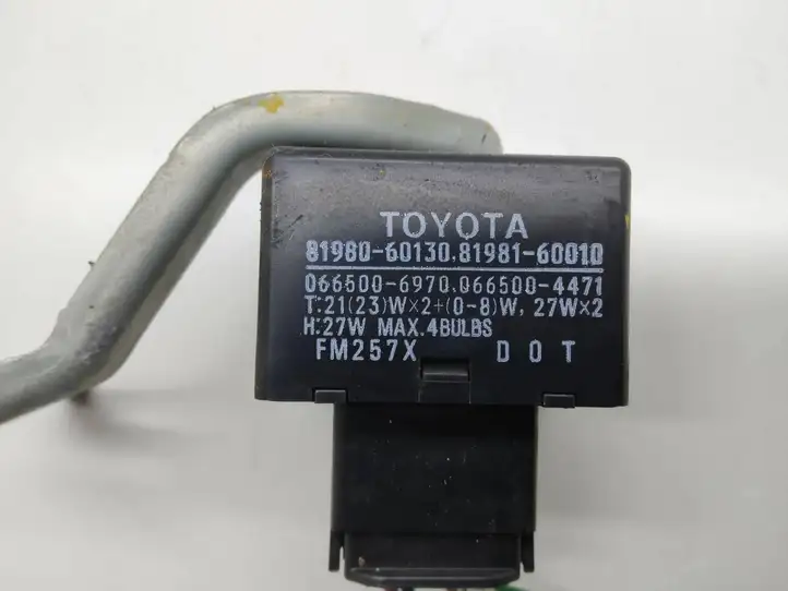 Toyota Land Cruiser (J150) (2009 - ) 8198060130 Реле индикатора — фото 3