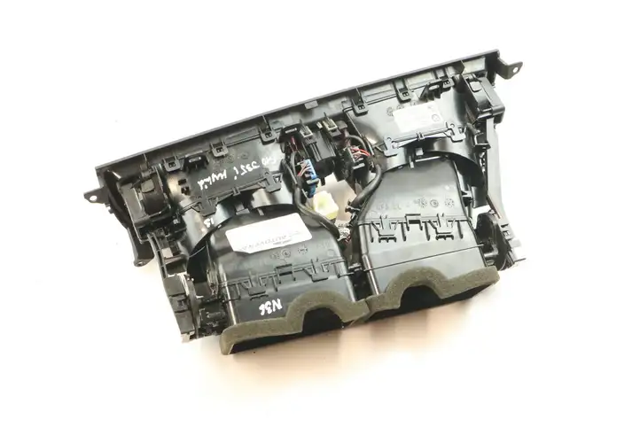 BMW 5 F10 F11 (2009 - 2016) 9166891 Центральный воздушный дефлектор — фото 3