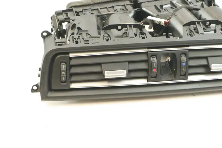BMW 5 F10 F11 (2009 - 2016) 9166891 Центральный воздушный дефлектор — фото 4