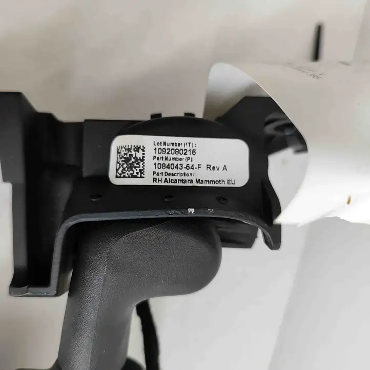 Tesla Model X (2015 - 2021) 108404354F Солнцезащитный козырек — фото 7