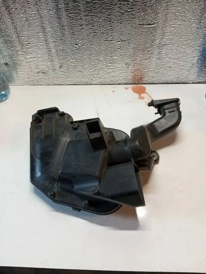 Volvo V40 (2012 - 2016)  31370196 Коробка блока управления двигателем