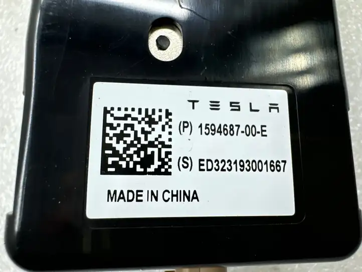 Tesla Model X (2021 - ) 159468700E Антенна Bluetooth — фото 8
