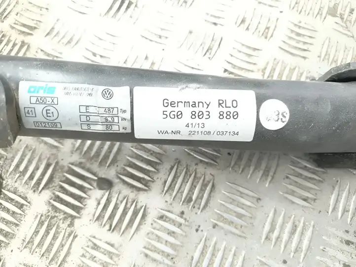 Volkswagen Golf VII (2013 - 2019) 5G0803880 Съемный буксировочный крюк — фото 2
