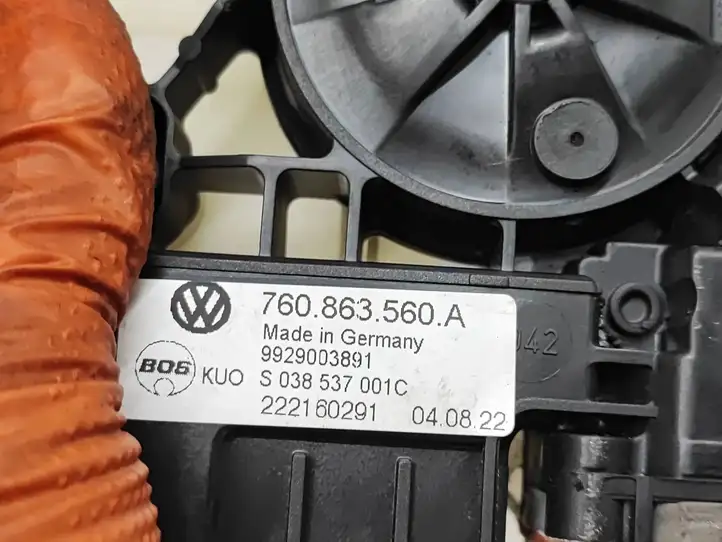 Volkswagen Touareg I (2002 - 2010) 760863560A Механизм шторки багажника — фото 7