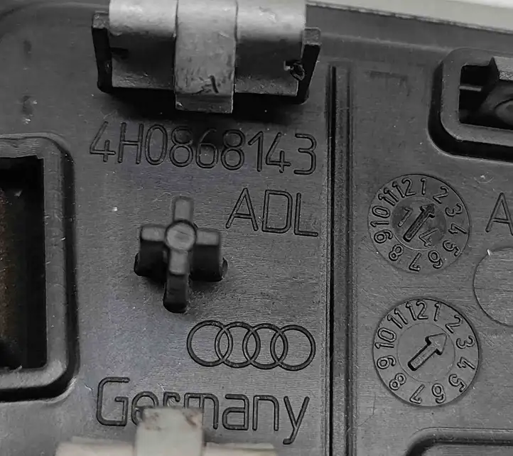 Audi A8 S8 D4 4H (2010 - 2014) 4H0868143 Накладка центрального динамика — фото 6
