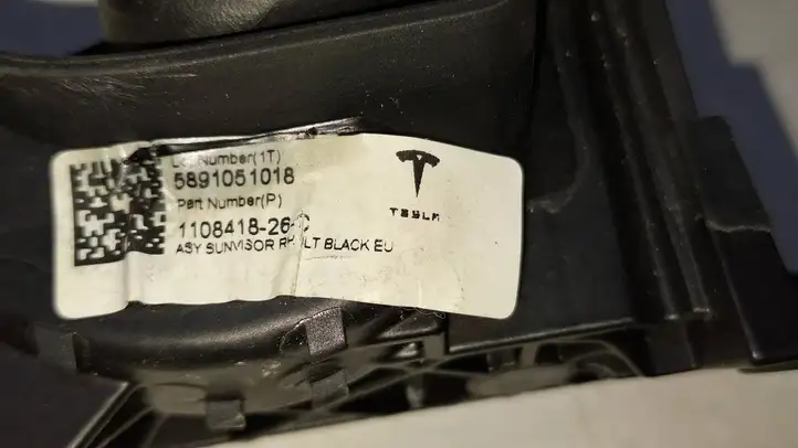 Tesla Model X (2015 - 2021) 5891051018 Солнцезащитный козырек — фото 4