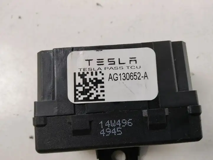 Tesla Model S (2012 - 2016) AG130652A Реле обогрева — фото 3