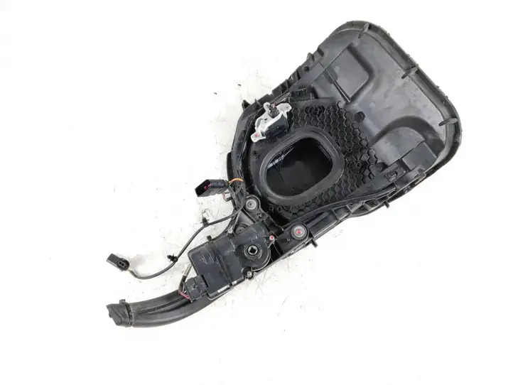 Porsche Taycan 9J1 (2019 - ) 9J1821942E Крышка зарядного разъема — фото 4