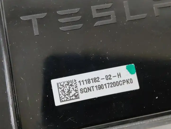 Tesla Model 3 (2017 - 2023) 111818202H Блок управления подвеской — фото 7