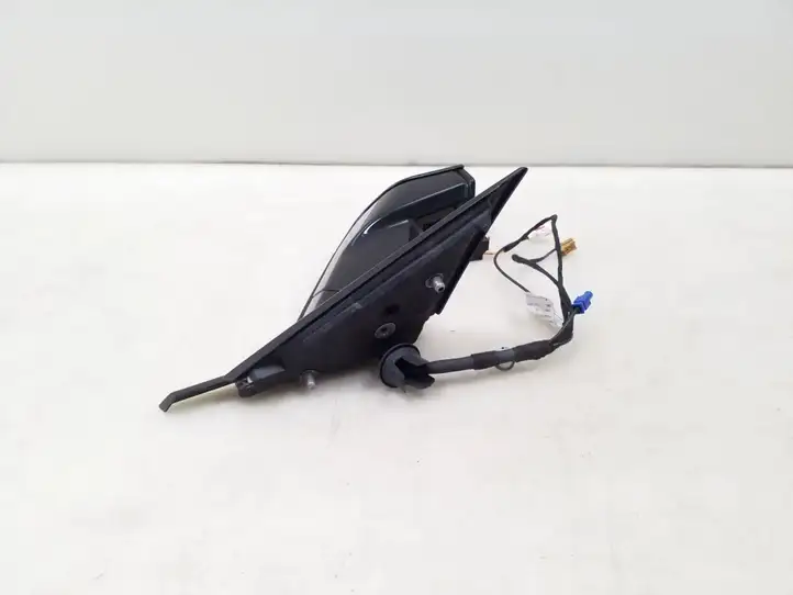 Audi e-tron (2018 - )   Видеокамера в зеркале заднего вида