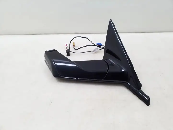 Audi e-tron (2018 - )   Видеокамера в зеркале заднего вида