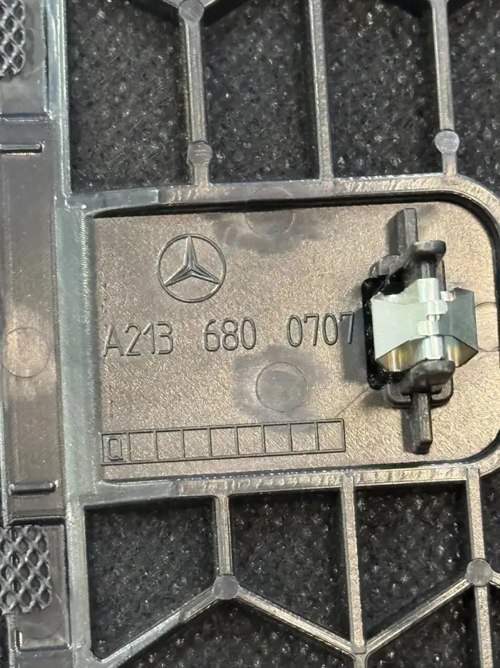 Mercedes-Benz E W213 (2016 - ) A2136800707 Накладка центрального динамика — фото 6