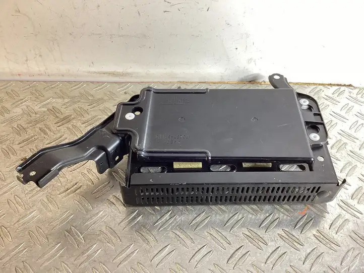 Toyota Land Cruiser (J150) (2009 - ) 8628760110 Кронштейн усилителя звука — фото 1