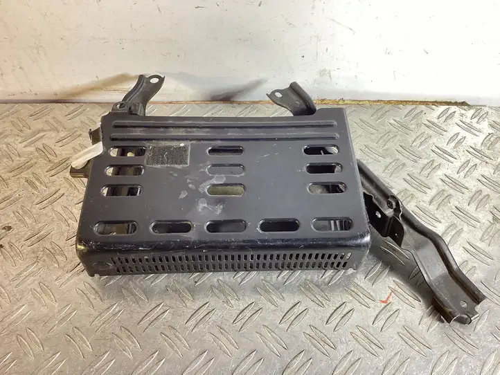 Toyota Land Cruiser (J150) (2009 - ) 8628760110 Кронштейн усилителя звука — фото 2