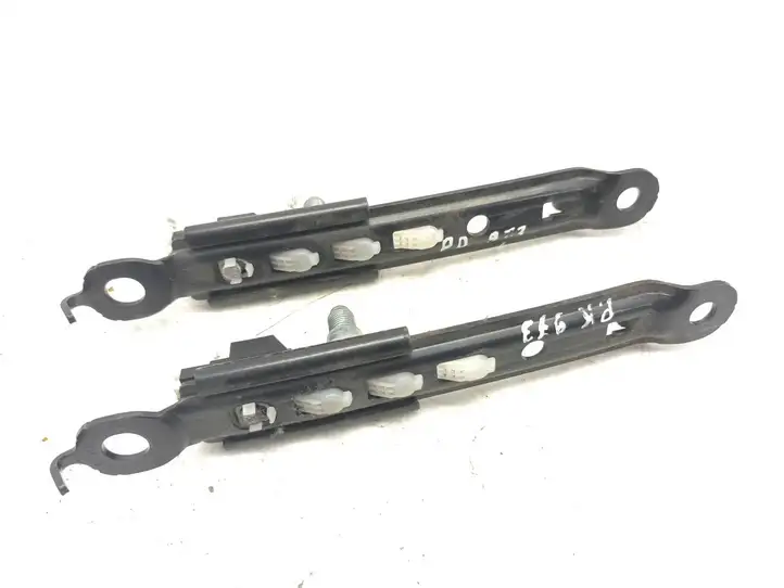 Toyota Prius (XW30) (2009 - 2015) Регулятор ремня безопасности — фото 1
