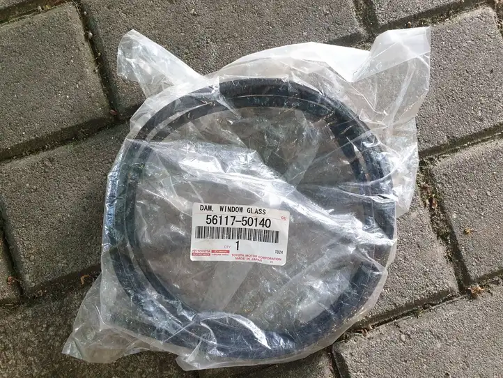 Toyota C-HR II (2023 - ) 5211750140 Кронштейны крепления стекла — фото 1