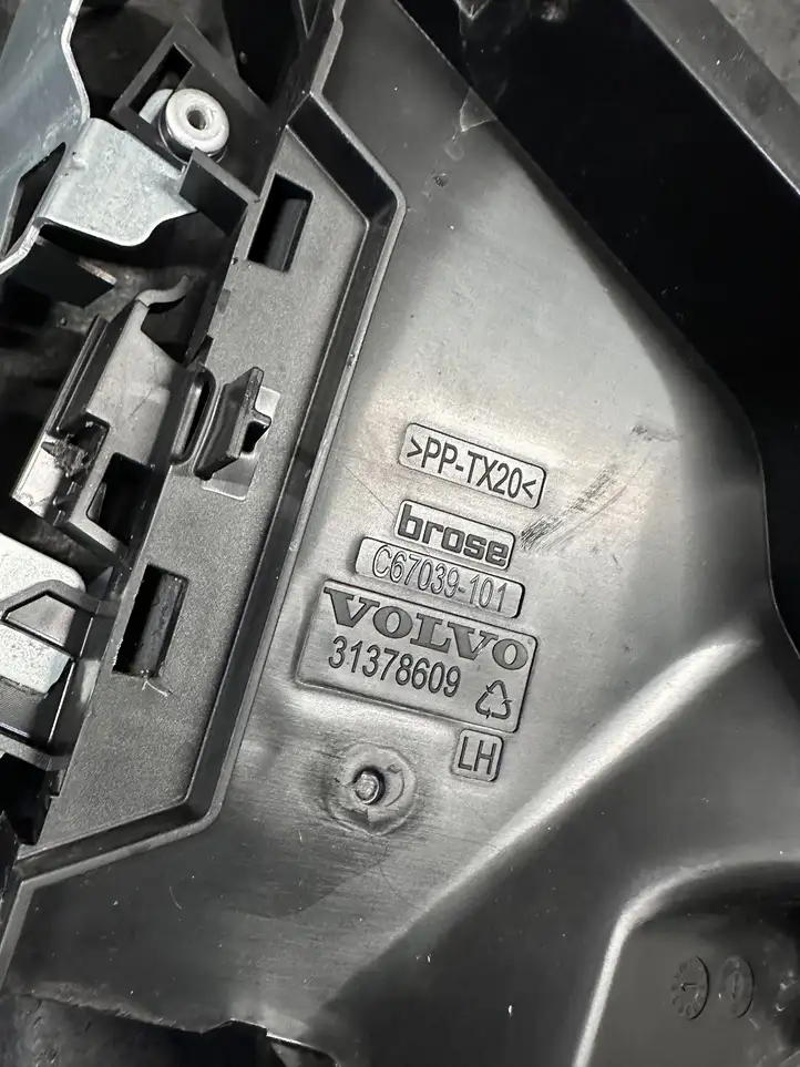 Volvo S90, V90 (2016 - 2020) 31378609 Петля замка двери — фото 2