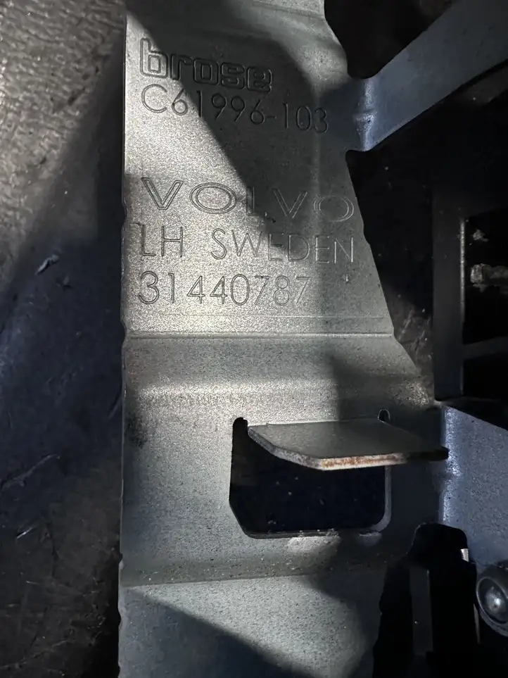 Volvo S90, V90 (2016 - 2020) 31378609 Петля замка двери — фото 5