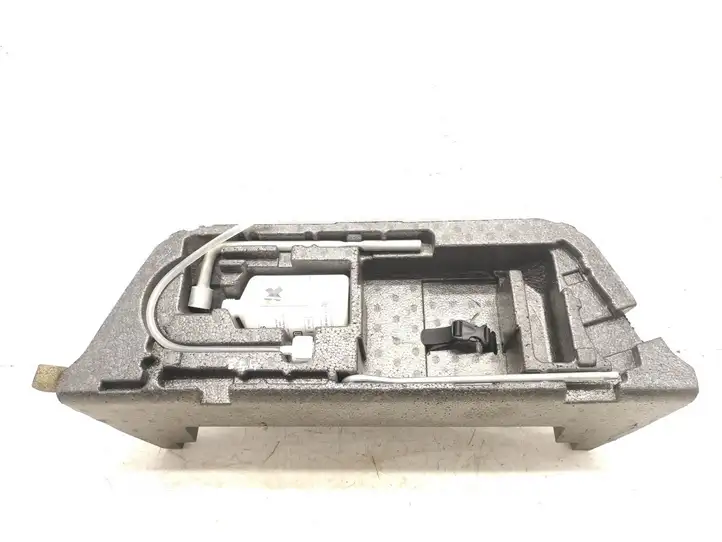 Honda Accord (2003 - 2007) SEDE000 Обшивка ниши запасного колеса — фото 1