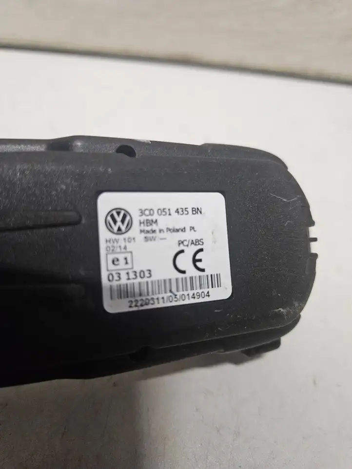 Volkswagen PASSAT B6 (2005 - 2010) 3C0051435BN Кронштейн блока Bluetooth — фото 3