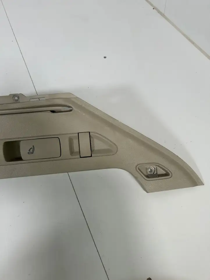 Skoda Superb B8 (3V) (2015 - 2023) 3V9867762 Держатель шторки — фото 2