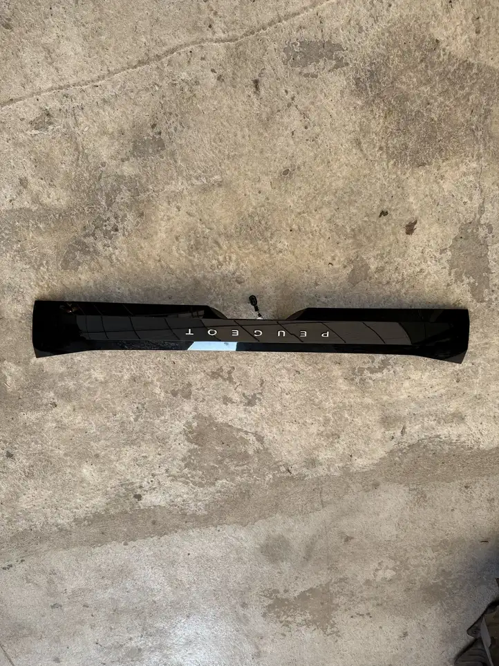 Peugeot 208 (2019 - ) 9834429180 Ручка крышки багажника — фото 1