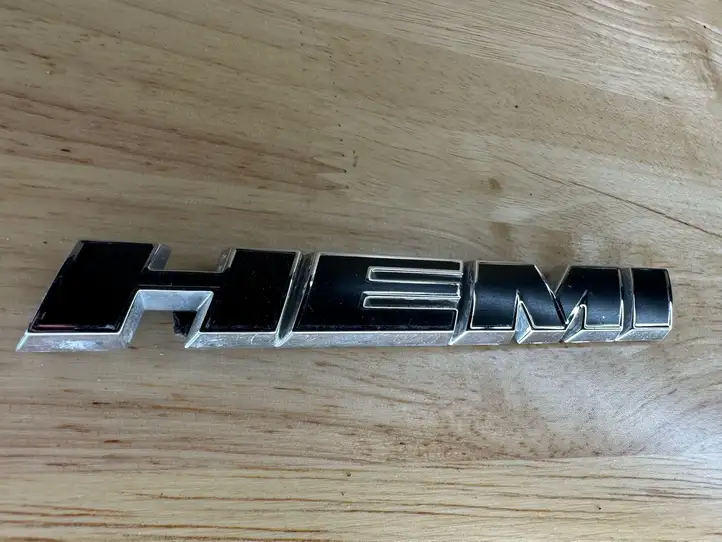 Dodge Challenger (2014 - ) 68086136AD Эмблема модели на переднюю дверь — фото 3