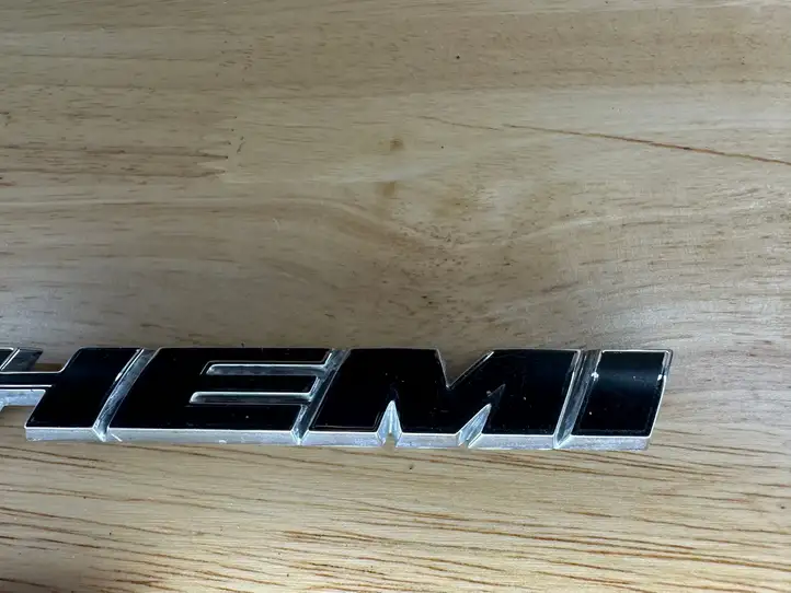 Dodge Challenger (2014 - ) 68086136AD Эмблема модели на переднюю дверь — фото 8