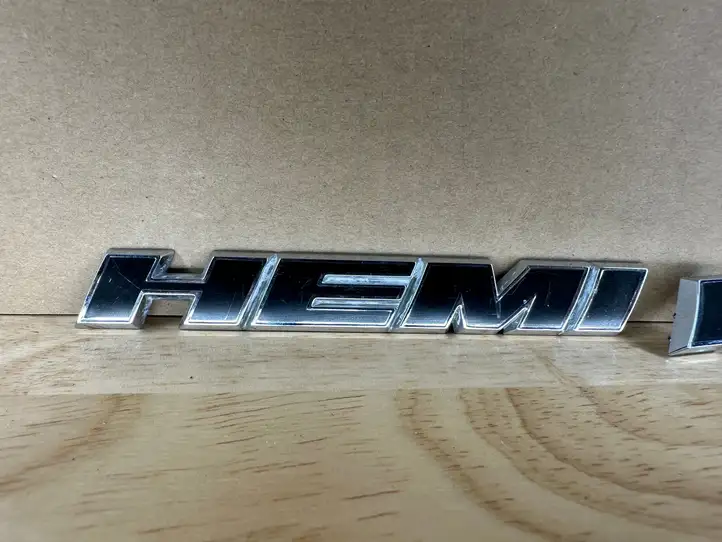 Dodge Challenger (2014 - ) 68086136AD Эмблема модели на переднюю дверь — фото 9