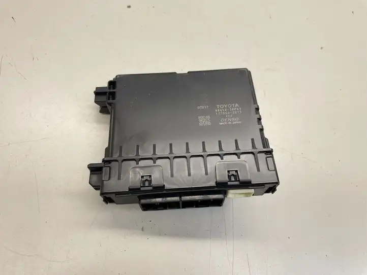 Lexus GS250 300 350 300h 450h (2011 - 2015) 8865030P61 Блок управления климат-контролем — фото 1