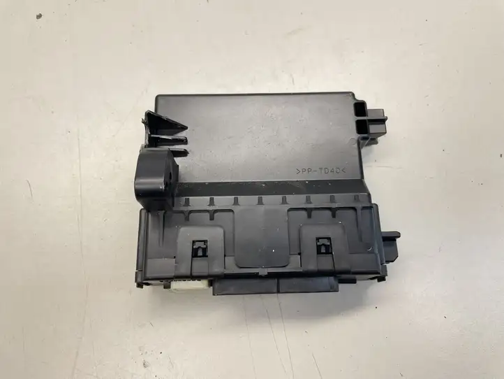Lexus GS250 300 350 300h 450h (2011 - 2015) 8865030P61 Блок управления климат-контролем — фото 3
