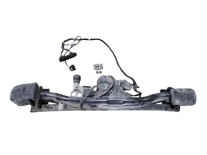 Volvo V90 Cross Country (2020 - ) 31428913 Комплект буксировочного крюка — фото 1
