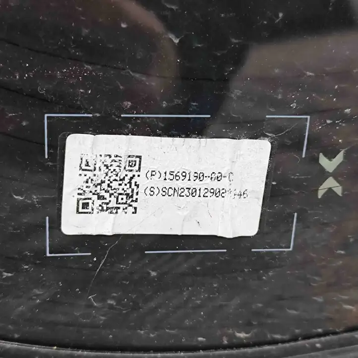 Tesla Model Y (2019 - 2024) 156919000C Переднее стекло — фото 4