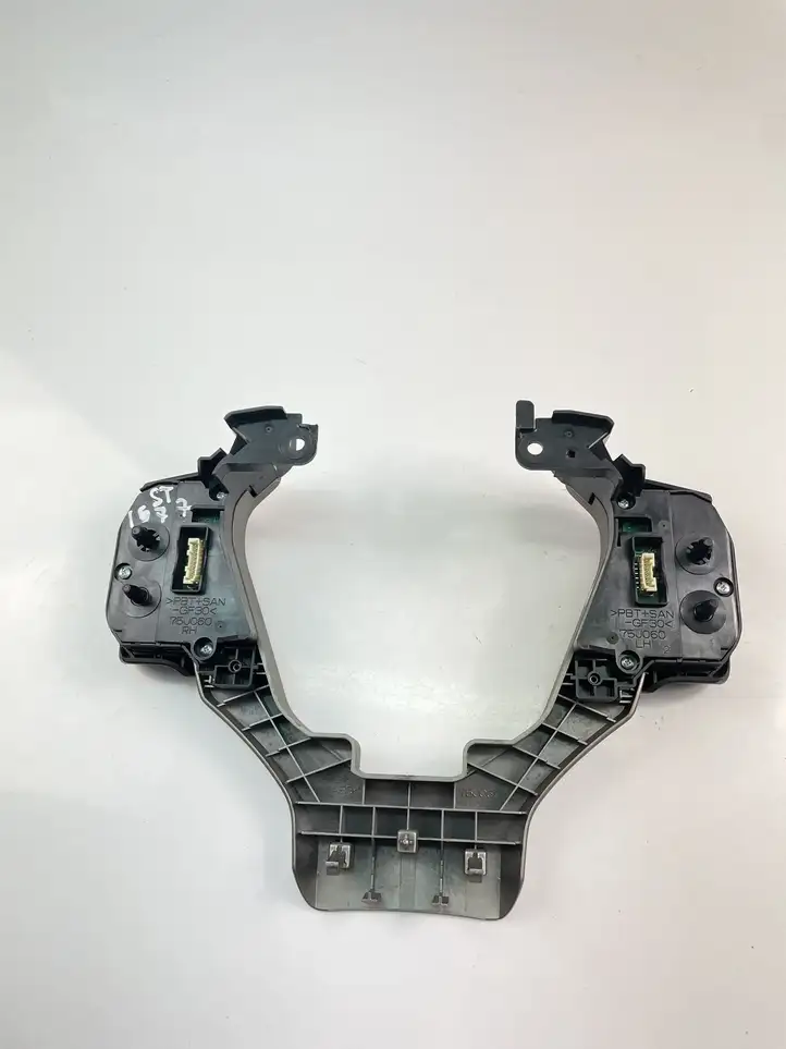 Lexus IS III XE30 (2016 - 2020) 8425078030 Кнопки на рулевом колесе — фото 2